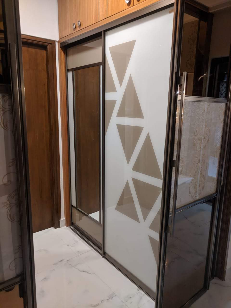 select-your-lacquer-glass-wardrobe-today-in-gurgaon-largest-manufacturing-brand-in-gurugram-gurgaon-india